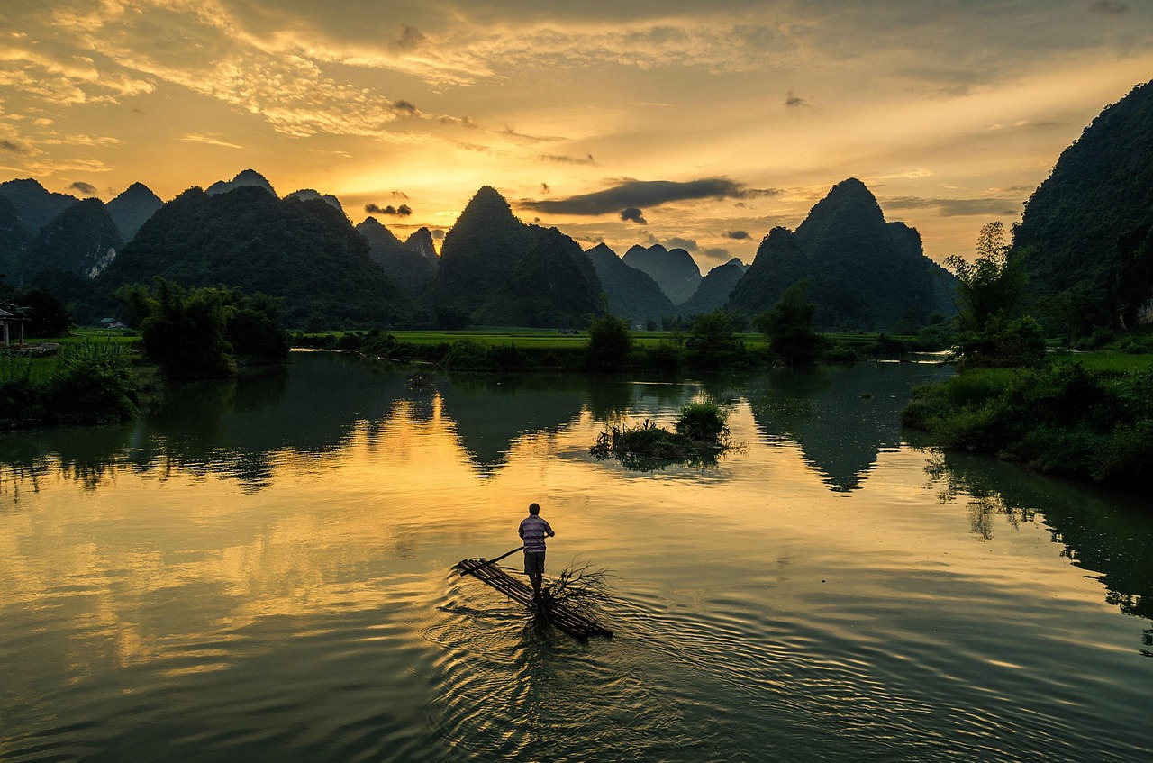 memancing di danau