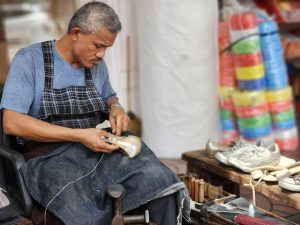 bisnis custom sepatu